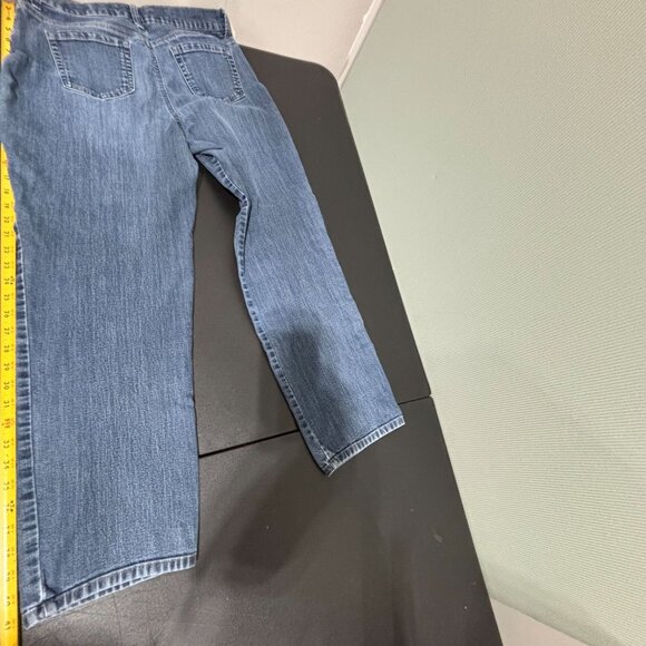 Gloria Vanderbilt Amanda Jeans Women’s 12 Blue Denim Straight-Leg Mid-Rise - Picture 3 of 9